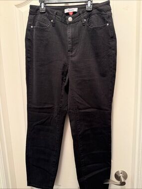 Arula Women's Black High-Rise Jeans